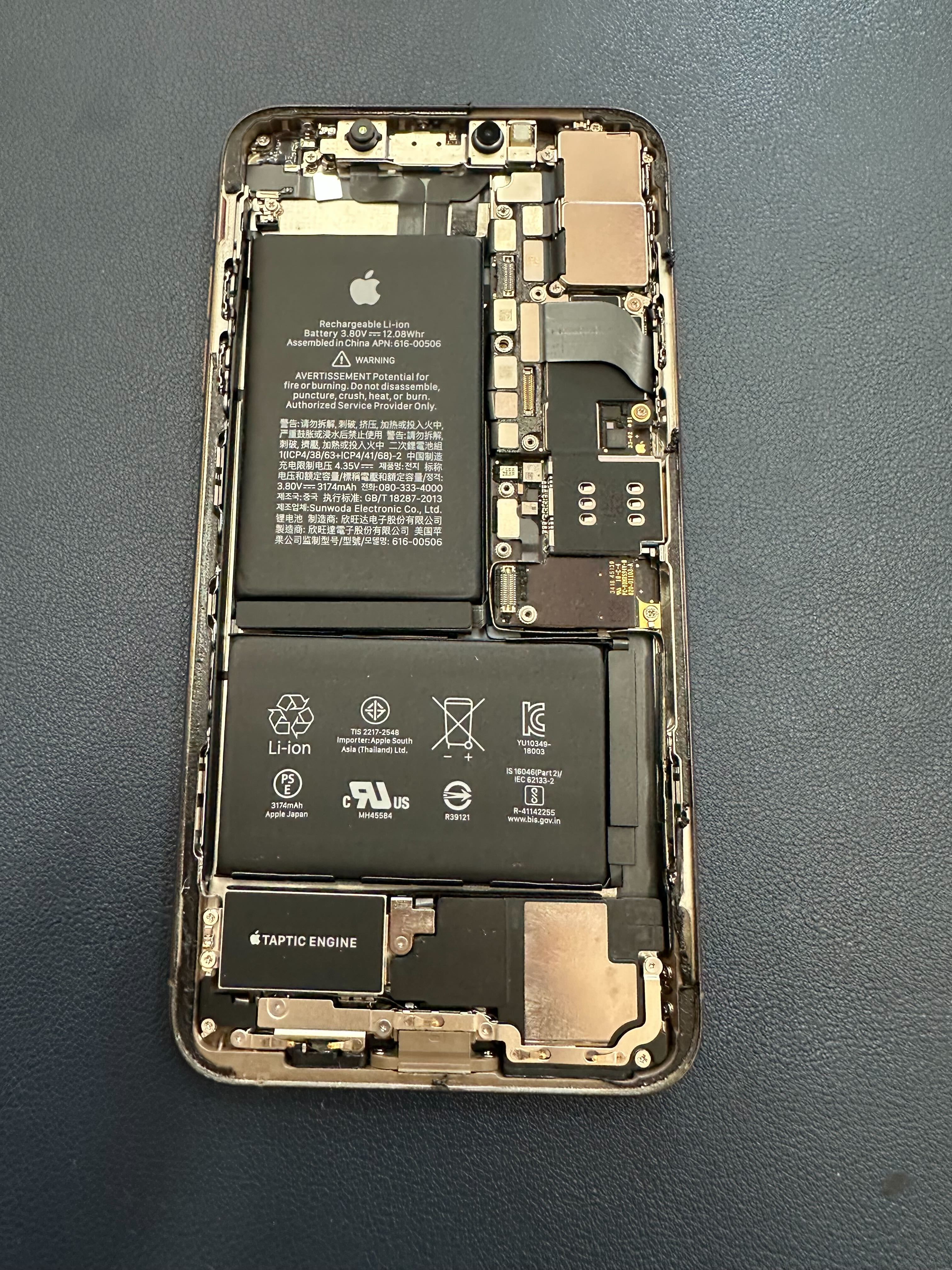 豊川市でiPhone XS Maxの液晶不良修理ならまちスマ豊川店へ】画面に